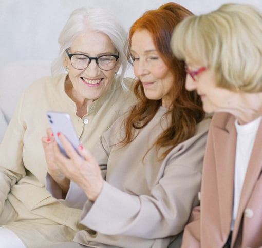 women
                      videochatting